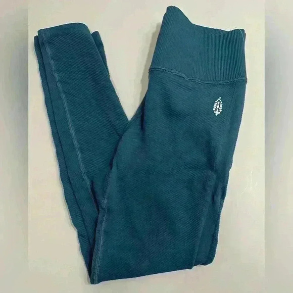 Free People Movement Free Throw Leggings Coastline Blue Medium NWOT - Picture 2 of 7